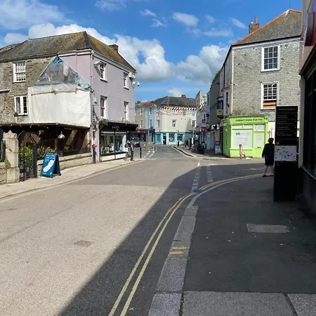 No 8 - In Style In The Heart Of The Cathedral City. Truro