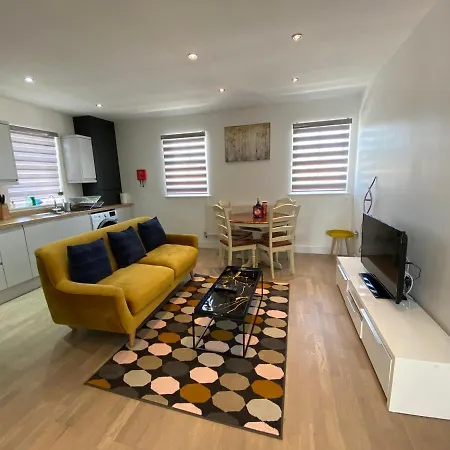 No 8 - In Style In The Heart Of The Cathedral City. * Truro
